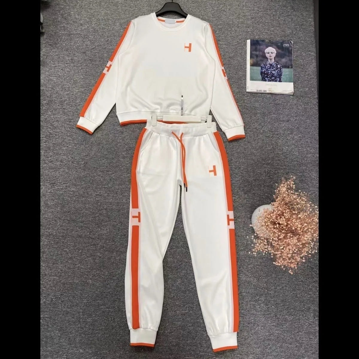 Designer Sports Suit, round Neck Casual Sweatshirt, Trousers, Fashion Brand Versatile Pullover Two-Piece Set for Men and Women